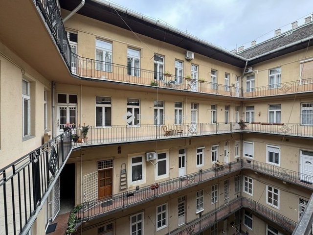 Eladó téglalakás, Budapesten, VIII. kerületben 104 M Ft