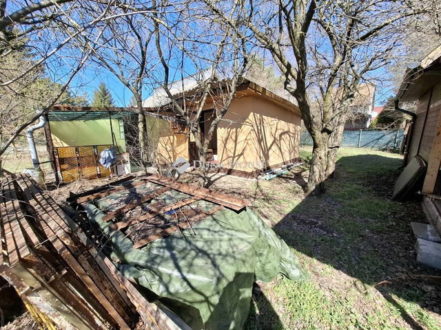 Eladó nyaraló, Tápiószentmártonon 17.2 M Ft, 3 szobás