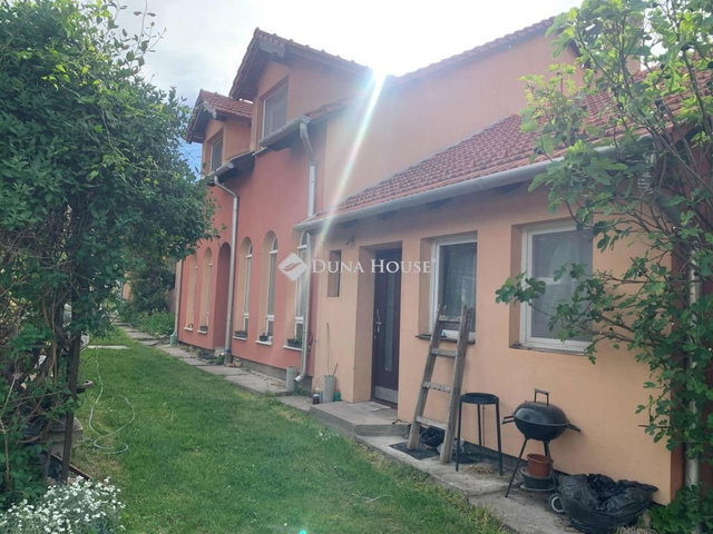 Eladó családi ház, Székesfehérvárott 125 M Ft, 7 szobás