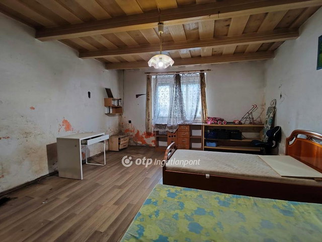 Eladó családi ház, Bölcskén 8 M Ft, 2 szobás