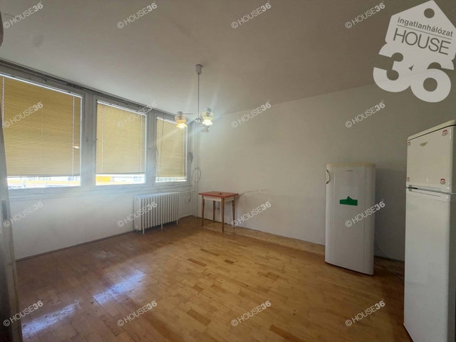 Eladó panellakás, Kecskeméten 39.99 M Ft, 2 szobás