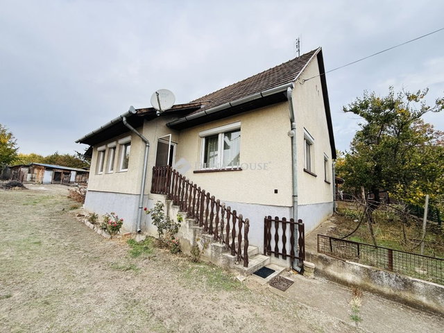 Eladó családi ház, Üllőn, Hajcsár utcában 89.9 M Ft, 2 szobás