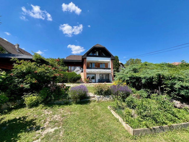 Eladó családi ház, Balatonfüreden 259.9 M Ft, 10 szobás