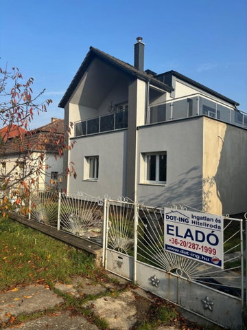 Eladó családi ház, Tatán 76 M Ft, 4 szobás