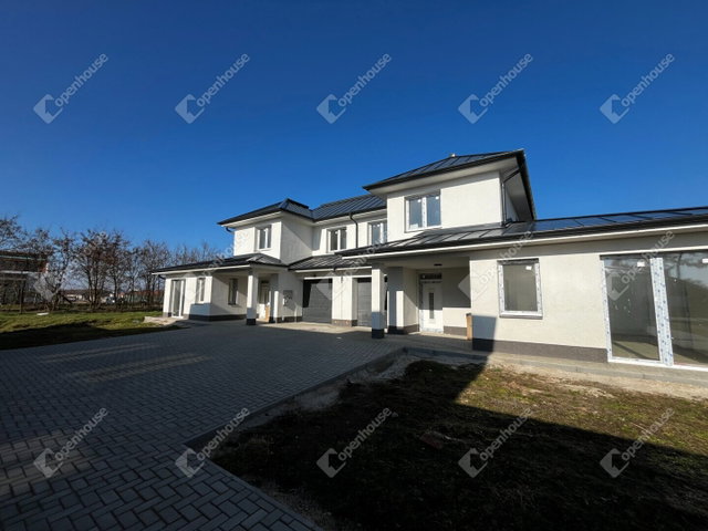 Eladó ikerház, Debrecenben 134.999 M Ft, 4 szobás