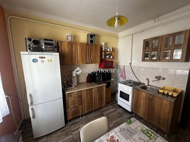 Eladó ikerház, Pécsett 75 M Ft, 3 szobás / költözzbe.hu