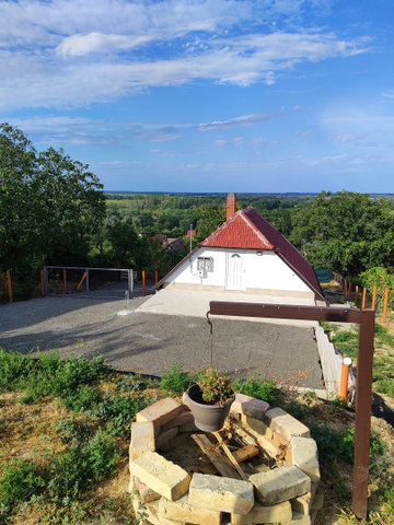 Eladó családi ház, Szekszárdon 30.5 M Ft, 2 szobás