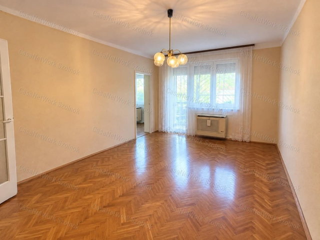 Eladó téglalakás, Szolnokon 36.7 M Ft, 2 szobás