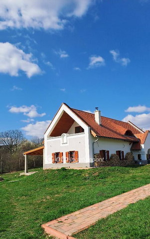 Eladó nyaraló, Balatonalmádiban 321 M Ft, 3+1 szobás