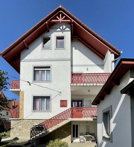 Eladó családi ház, Hévízen 98 M Ft, 7 szobás