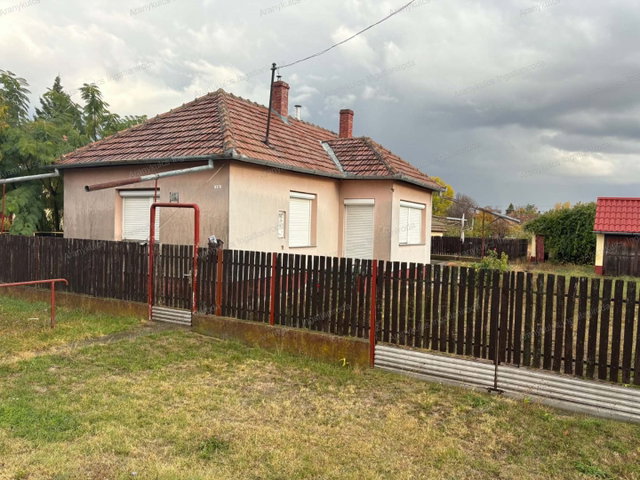 Eladó családi ház, Sarkadon 12.5 M Ft, 2 szobás