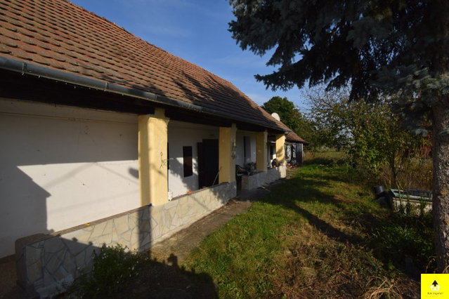 Eladó családi ház, Góron 22.9 M Ft, 2 szobás