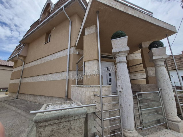 Eladó családi ház, Tiszafüreden 159 M Ft, 5 szobás