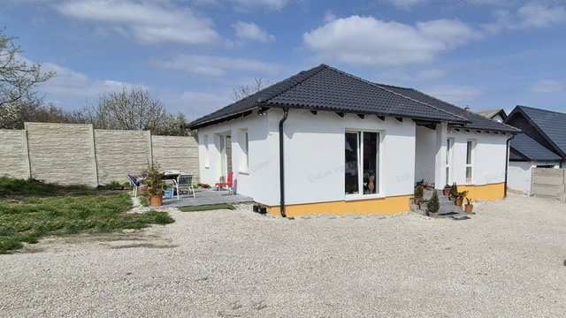 Eladó családi ház, Győrújbaráton 99.9 M Ft, 4 szobás