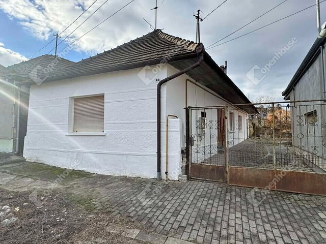 Eladó családi ház, Lábatlanon 24.5 M Ft, 3 szobás