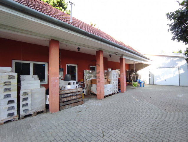 Eladó családi ház, Sóskúton 169 M Ft, 12 szobás