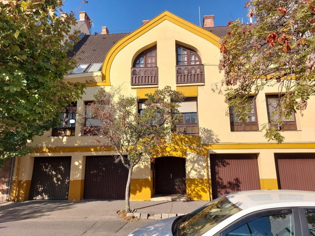 Eladó téglalakás, Szolnokon 85 M Ft, 2+2 szobás