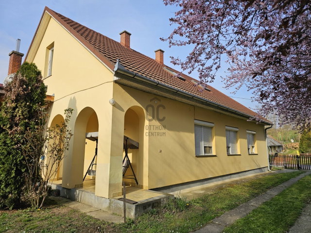 Eladó családi ház, Szőlősgyörökön 74.9 M Ft, 6 szobás