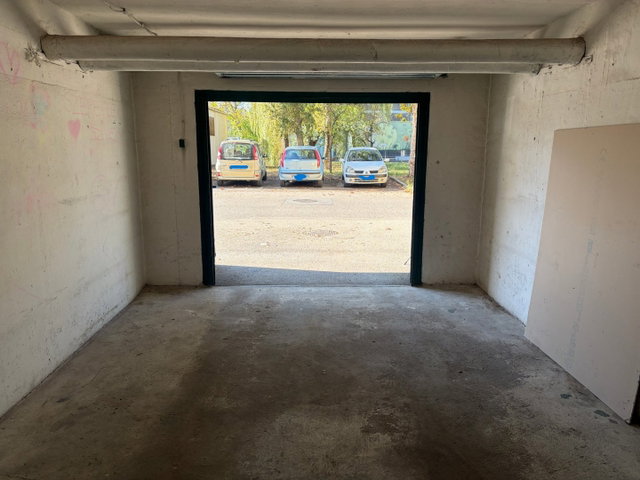 Eladó garázs, Szegeden, Vág utcában 14.2 M Ft