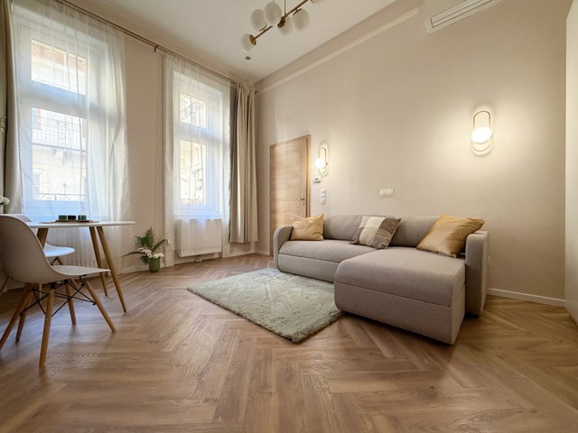 Eladó téglalakás, Budapesten, V. kerületben 144.9 M Ft, 2 szobás