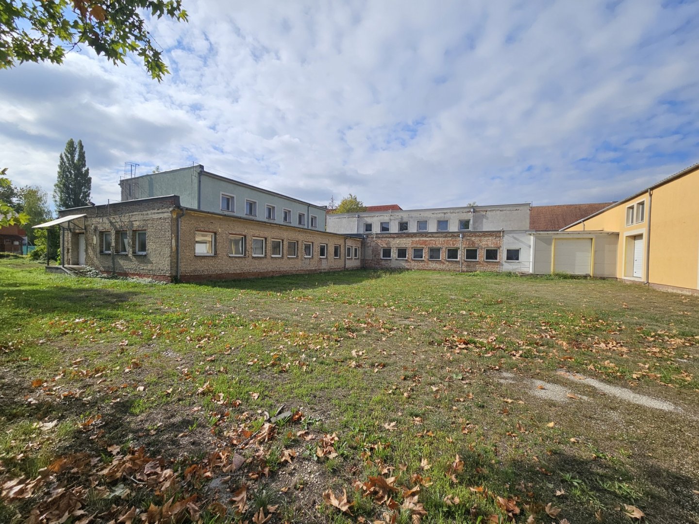 1820 m² · 585.600.000 Ft
