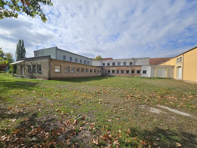 Eladó ipari ingatlan, Pápán 585.6 M Ft / költözzbe.hu