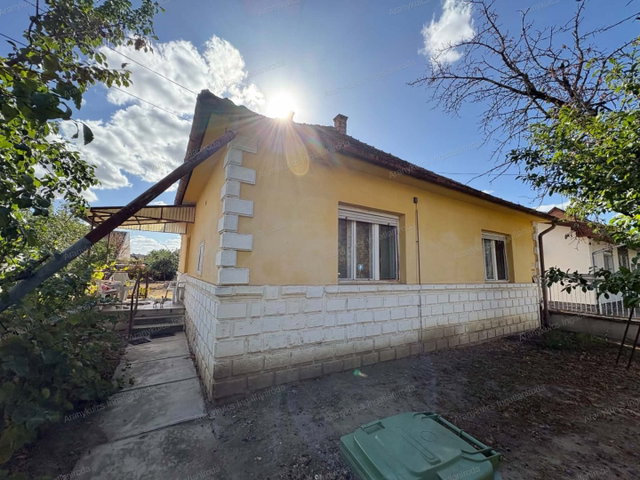 Eladó családi ház, Gyulán 43 M Ft, 3 szobás