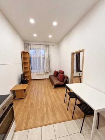 Kiadó téglalakás, albérlet, Komáromban 200 E Ft / hó