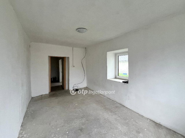 Eladó családi ház, Alapon 14.5 M Ft, 2 szobás