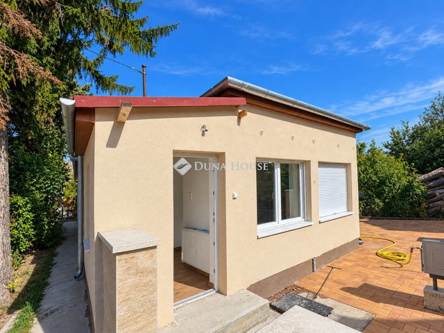 Eladó családi ház, Zsámbékon 109 M Ft, 1 szobás