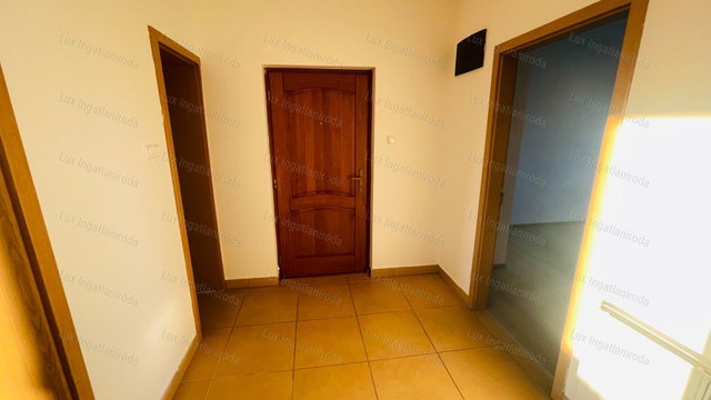 Kiadó téglalakás, albérlet, Komáromban 263 E Ft / hó, 4 szobás