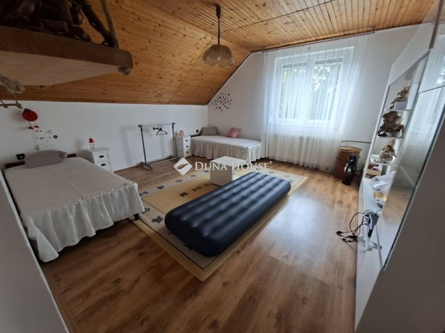 Eladó családi ház, Pécsett 99.1 M Ft, 4 szobás