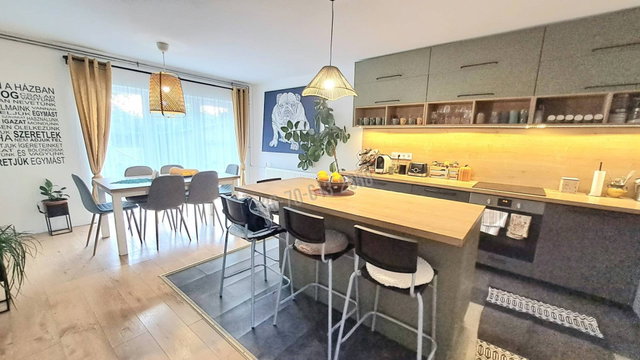 Eladó családi ház, Nyergesújfaluban 66 M Ft, 3 szobás