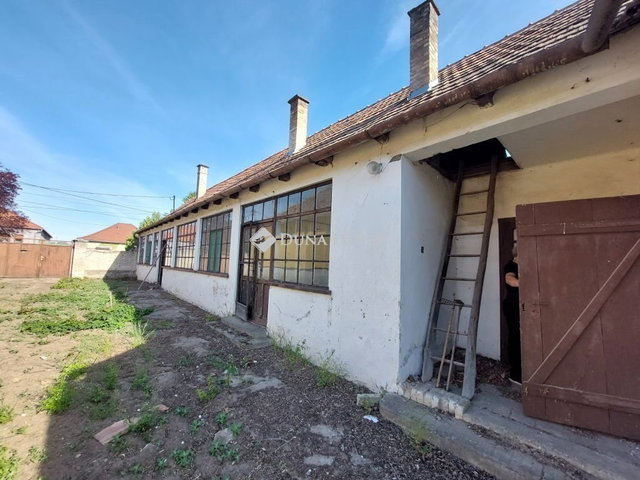 Eladó családi ház, Sükösdön 7.5 M Ft, 4 szobás