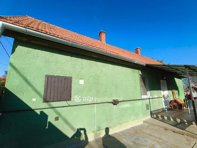 Eladó családi ház, Cegléden 45 M Ft, 1+2 szobás