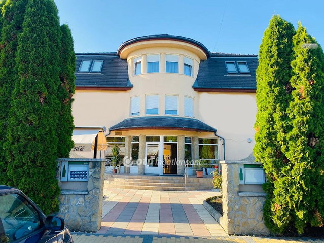 Eladó hotel, Hajdúszoboszlón 990 M Ft / költözzbe.hu