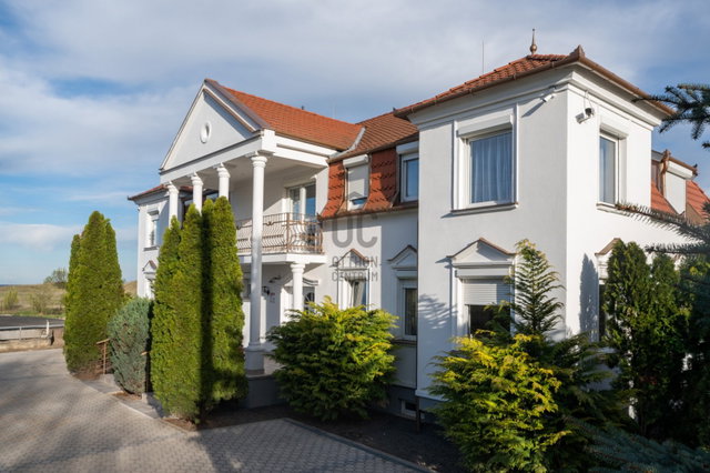 Eladó családi ház, Fertőrákoson 650 M Ft, 10 szobás