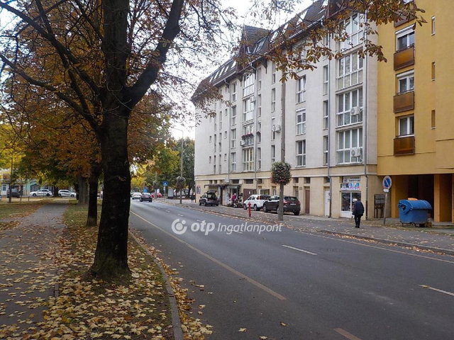 Eladó iroda, Kaposváron 20 M Ft, 1+2 szobás