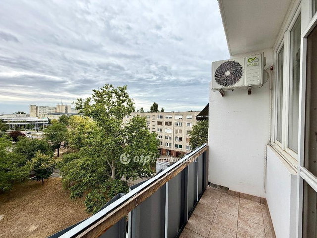 Eladó panellakás, Kecskeméten 40.99 M Ft, 2 szobás