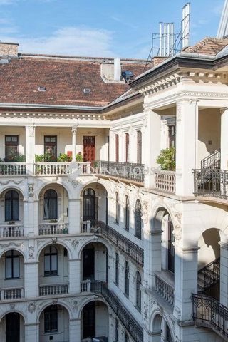 Eladó téglalakás, Budapesten, VI. kerületben 383.061 M Ft