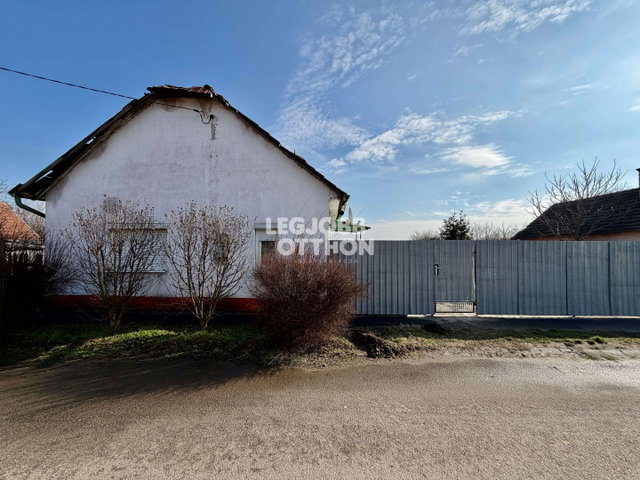 Eladó családi ház, Törtelen 15 M Ft, 2+1 szobás