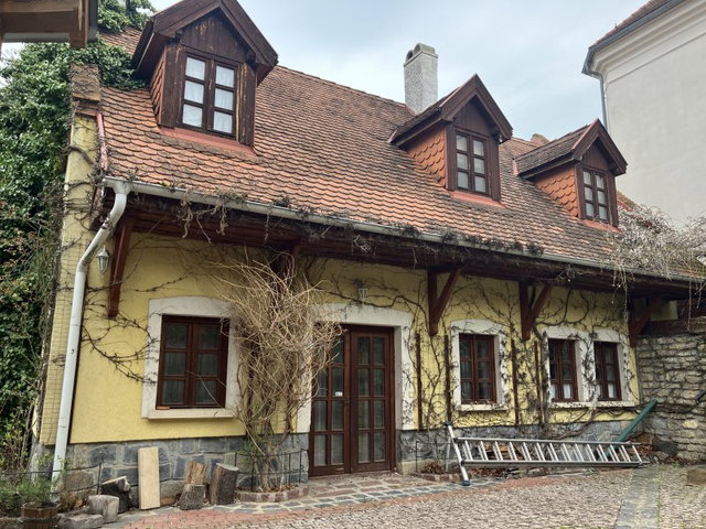 Eladó családi ház, Balatonfüreden 199.9 M Ft, 6+2 szobás
