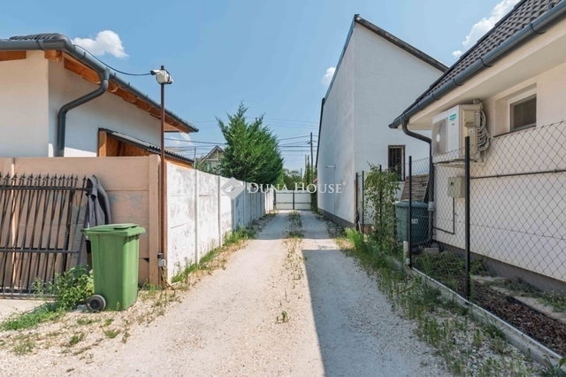 Eladó családi ház, Vecsésen 144 M Ft, 5+1 szobás