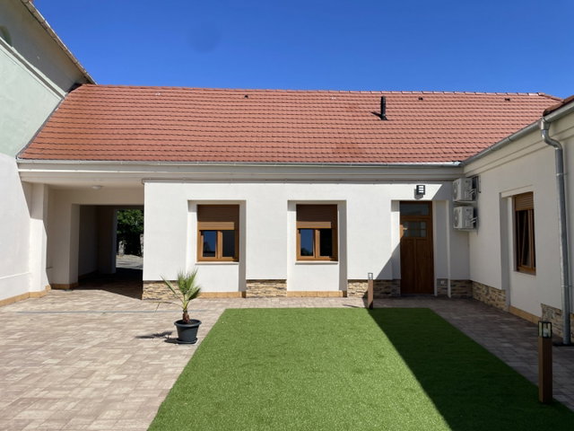 Eladó családi ház, Veszprémben 162 M Ft, 5 szobás