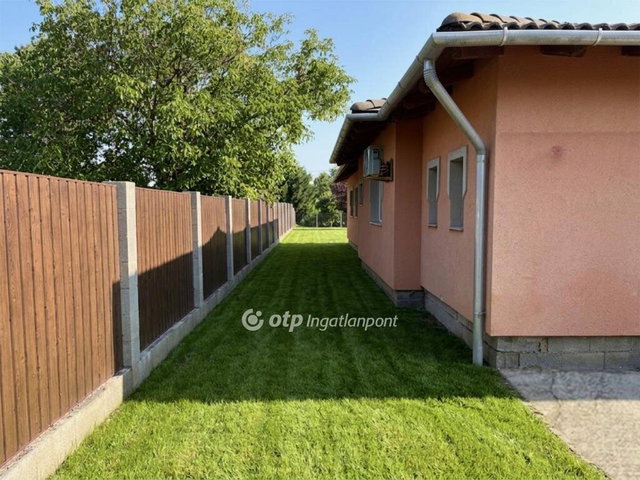 Eladó családi ház, Siófokon 249 M Ft, 6 szobás