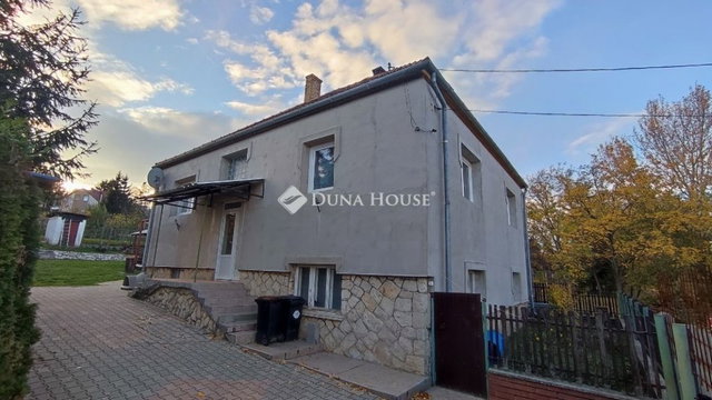 Eladó családi ház, Győrújbaráton 82.9 M Ft, 6 szobás