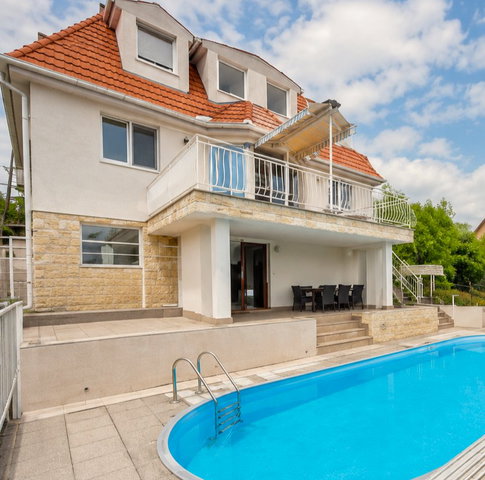 Eladó családi ház, Szentendrén 198 M Ft, 6 szobás