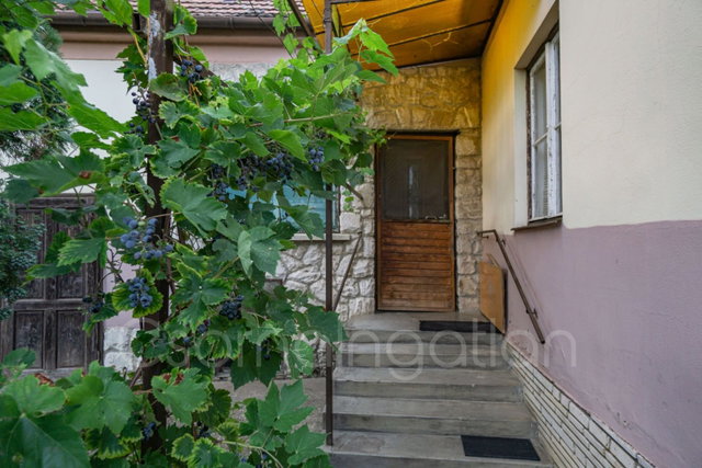 Eladó családi ház, Csornán 42 M Ft, 4 szobás