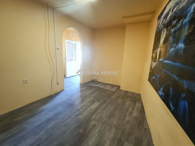 Eladó családi ház, Kecskeméten 20 M Ft, 1 szobás