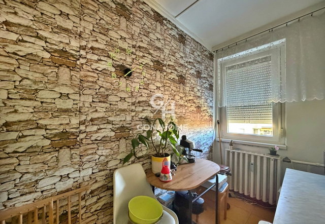 Eladó panellakás, Várpalotán 38.9 M Ft, 2 szobás